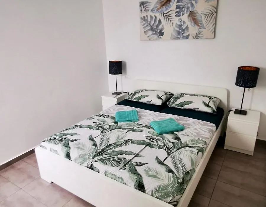 Hda Apartment-1