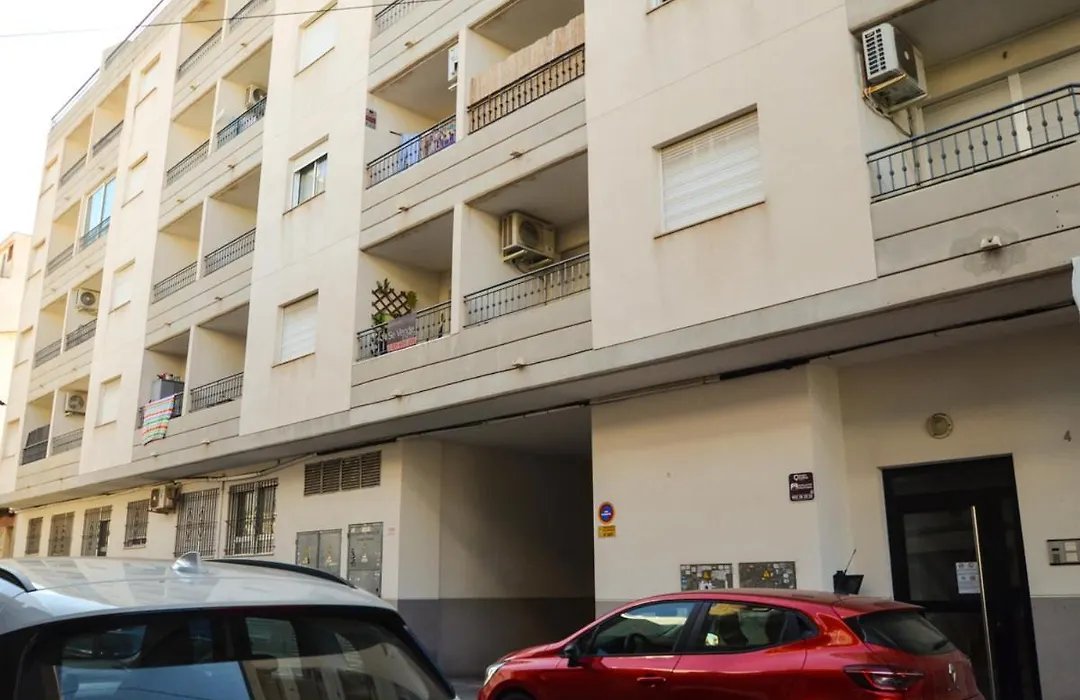 Schoene Wohnung Mit Pool , Wi-Fi Und Privat Garage-1