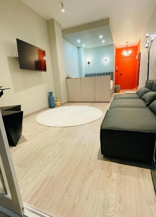 Beautiful Studio Two Steps To The Beach-1