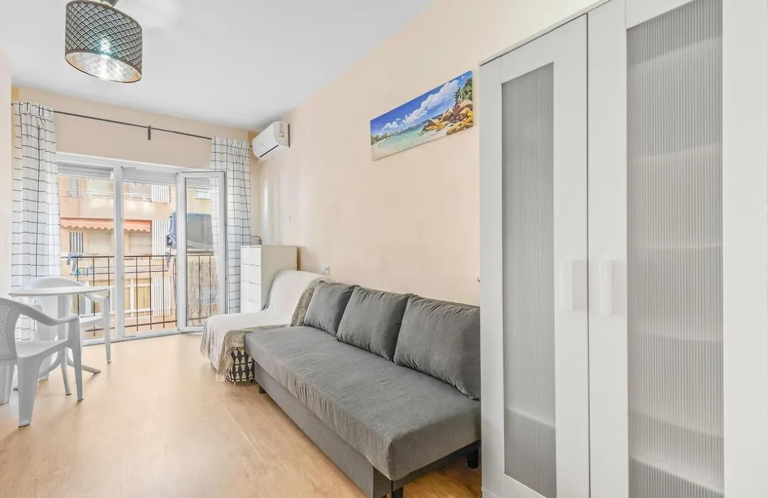 Studio a 200m de la playa los Locos-1