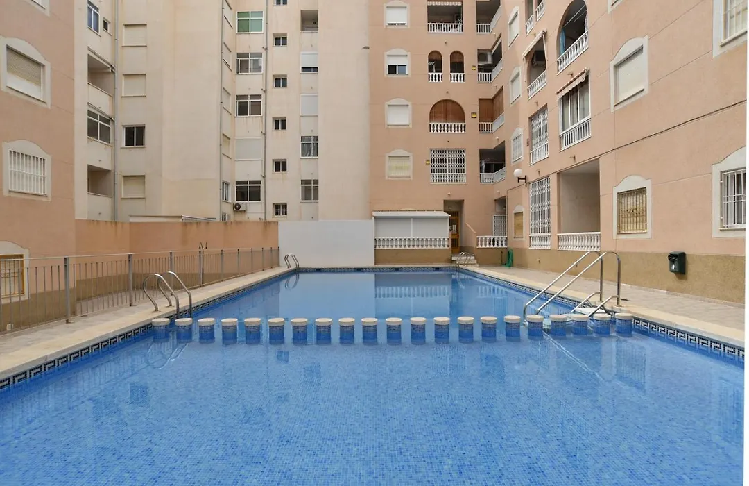 Atico con 2 dormitorios garaje y piscina-1
