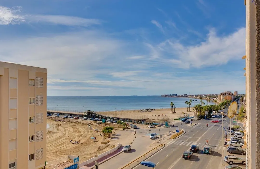 Apartamento 3 dormitorios con vistas al mar en Torrevieja-1