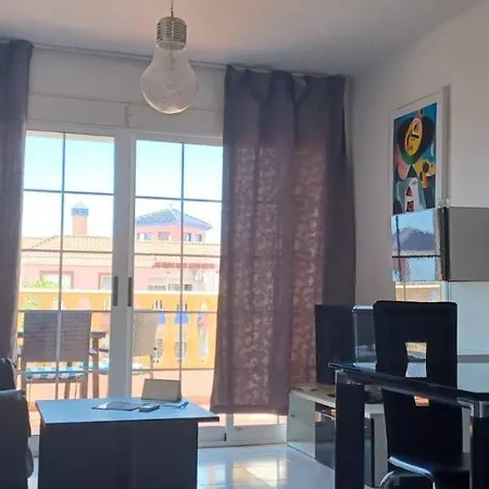 appartement climatisé deux chambres front de mer et piscine-2