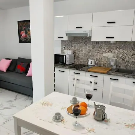 Apartament Flamingo z basenem-2