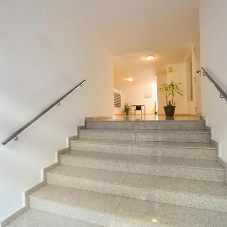 Schoene Wohnung Mit Pool , Wi-Fi Und Privat Garage-3