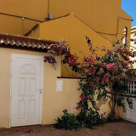 En primera línea de mar, casa,patio solarium La Bugamvulla-3