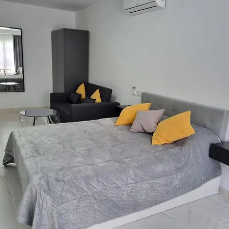 Seascape - Tranquil Studio Apartment-3