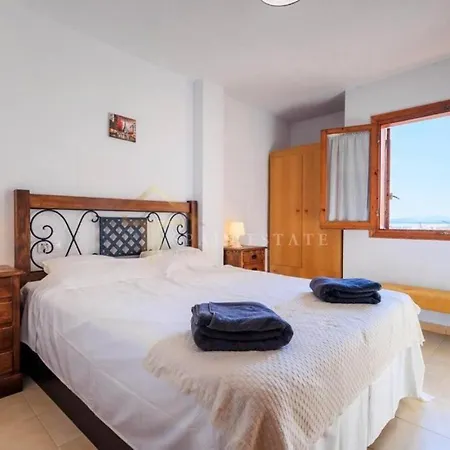 2 Bedroom Beautiful Apartment 300M From Beach With Pool!-2