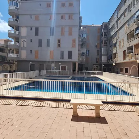 2 Bed Lake View Penthouse Apartment Close To The Beach-2