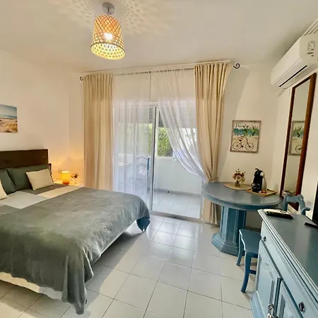 Cosy Studio Apartment By The Sea-2