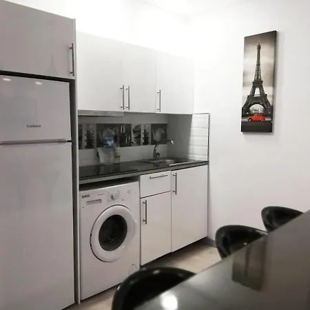 3 Bedroom 150 M From The Beach-3
