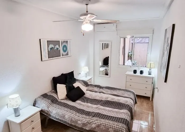 Cozy Apartment 200M From The Beach Torrevieja