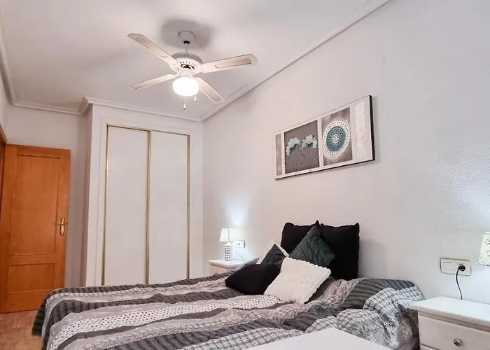 Cozy Apartment 200M From The Beach Torrevieja