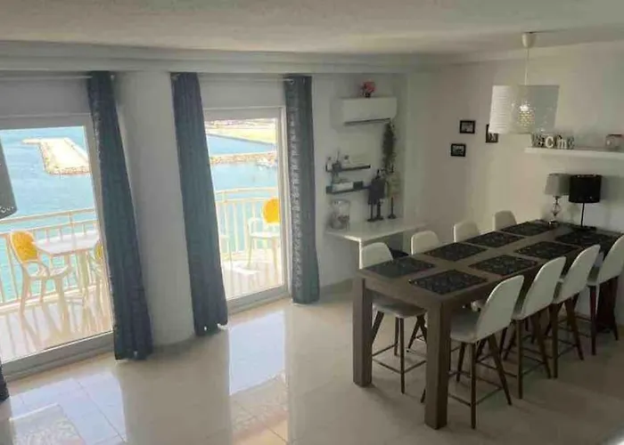 Ruim Appartement Aan Het Strand Met 4 Slaapkamers Torrevieja