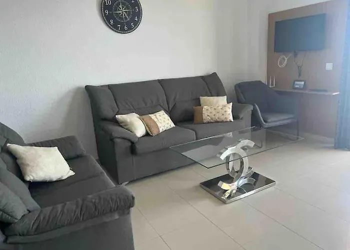 Ruim Appartement Aan Het Strand Met 4 Slaapkamers Torrevieja