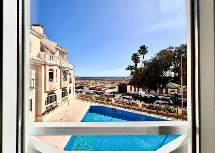 Apartamento de lujo con piscina y vistas al mar en Torrevieja
