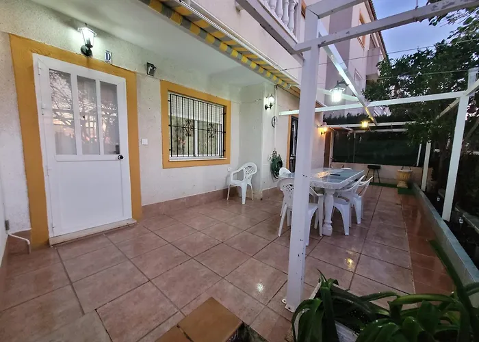 Apartamento bajo con terraza y piscina Torrevieja