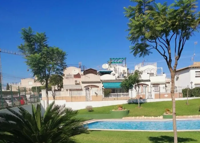Apartament Casa del Gato Rojo , communal swimming pool , terrace with barbecue Torrevieja