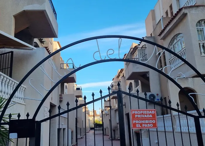 Apartment With Pool & Balcony Less Than 10Min Walk To Playa Del Cura Torrevieja