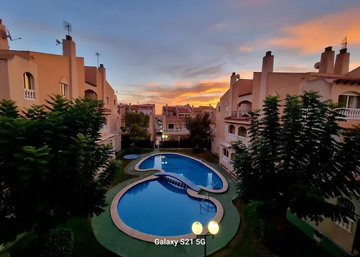 Apartment With Pool & Balcony Less Than 10Min Walk To Playa Del Cura Torrevieja