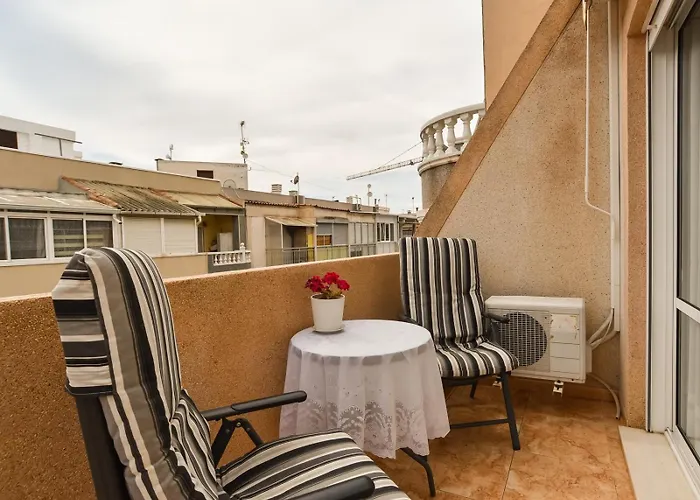 Atico con 2 dormitorios garaje y piscina Torrevieja