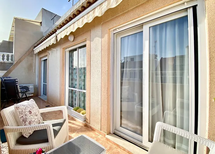 Atico con 2 dormitorios garaje y piscina Torrevieja