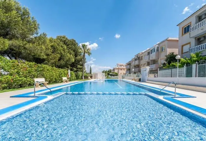 Apartamento bajo con terraza y piscina Torrevieja