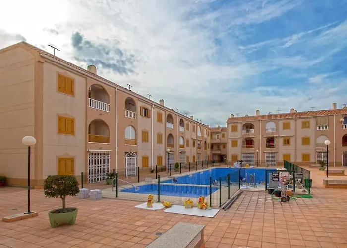 Apartamento en Torrevieja con Piscina y a 100 metros de la playa