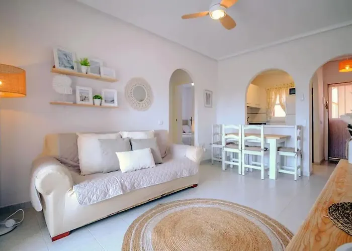 Apartamento en Torrevieja con Piscina y a 100 metros de la playa