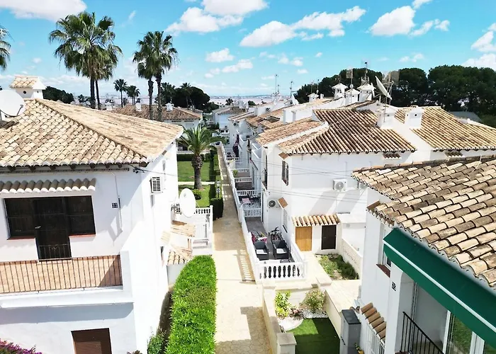 Bungaló junto a la piscina #PRP008 StayOrihuela Torrevieja
