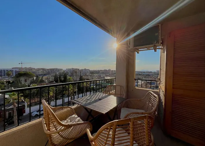Cozy Apartment With Sea View Torrevieja