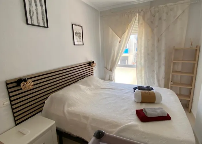 Apartamento Cozy Flat With The Swimming Pool Torrevieja